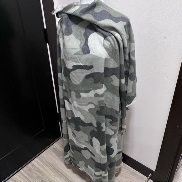 Express Camo Scarf/Small Blanket Square Approx 36” x 36” - Picture 4 of 6